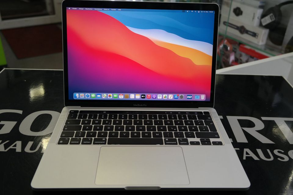 Apple MacBook Pro 13,3"(2020) M1/8GB/512GB Touch Bar Silber W.NEU in Berlin