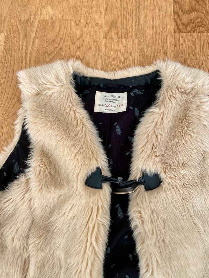 Zara Girls Fake Fur Fell - Weste size 10/11 148 cm in Nürnberg (Mittelfr)