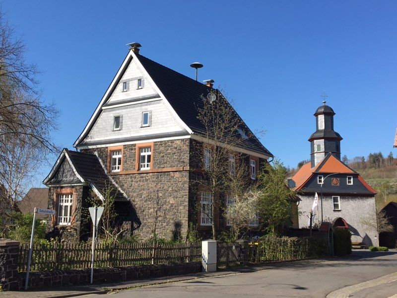 Dachgeschosswohnung im Vogelsbergkreis Ulrichstein     OT Feldkrücken! Alte Schule! in Ulrichstein