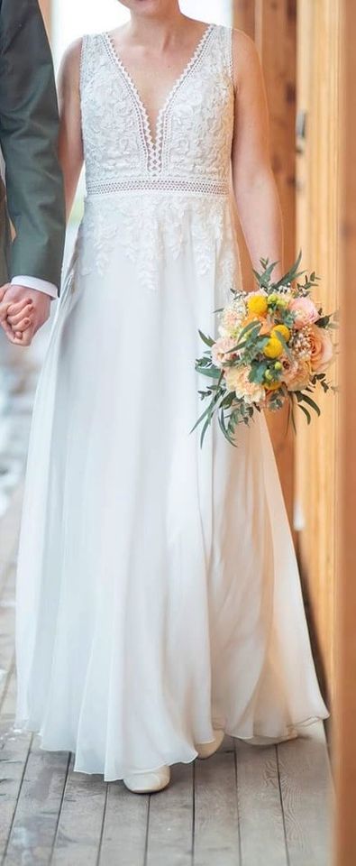 Fließendes Brautkleid für kleine Braut in Raubling