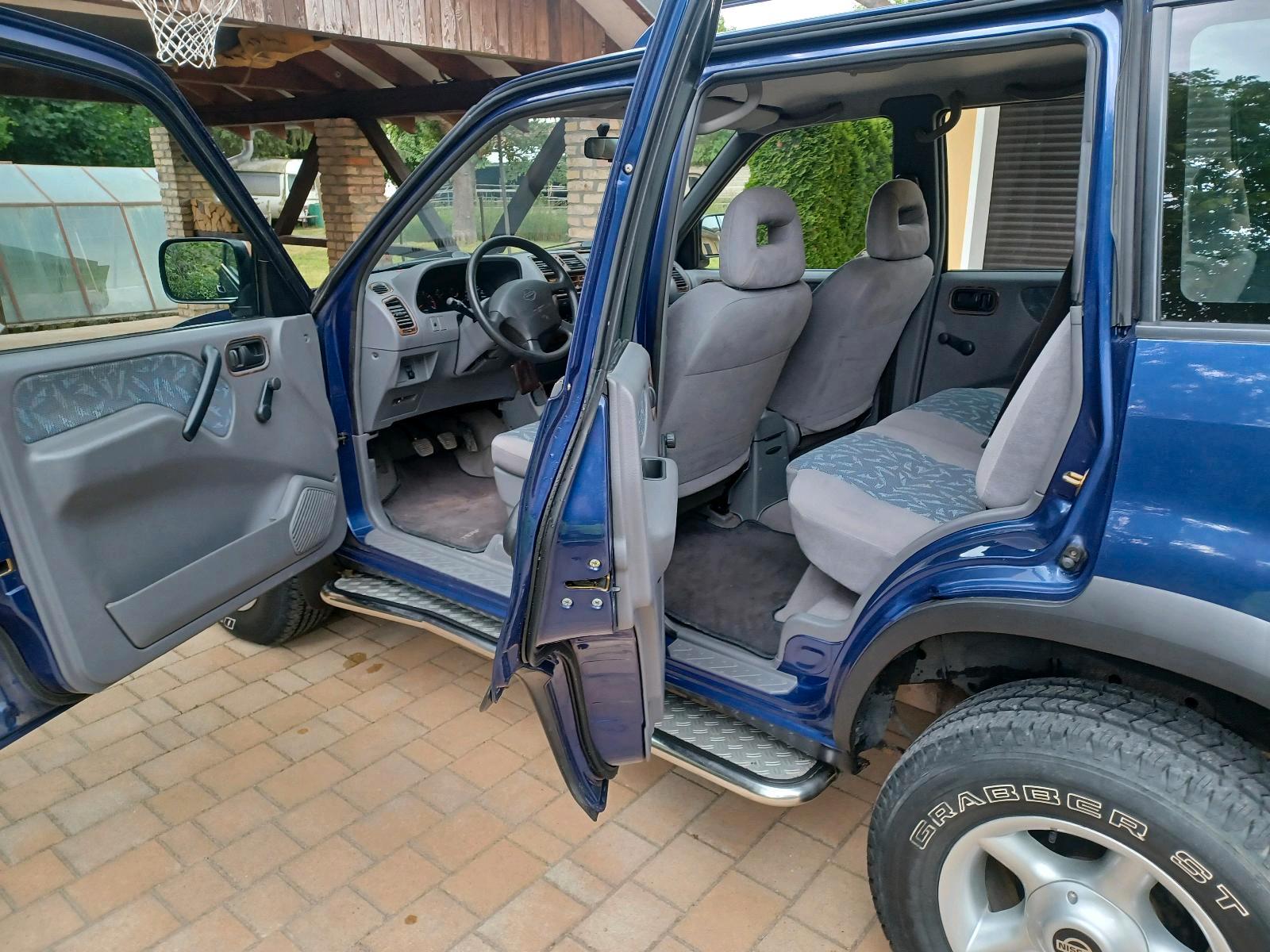 Abbildung des Autos Nissan Terrano 2
