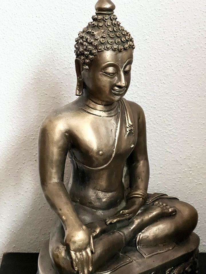 Schöner Buddha mit Elefantenzug. Bronze/Messing 38cm in Neufahrn