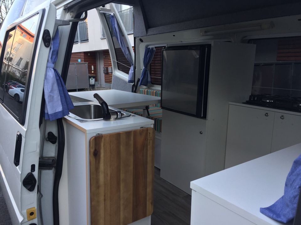 Wohnmobil VW T4 mit neuem Camping Ausbau und Erstzulassung 2022 in Frankfurt am Main