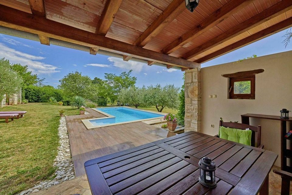 Ferienhaus mit Pool in Smoljanci (Kroatien) für 6 Personen in München