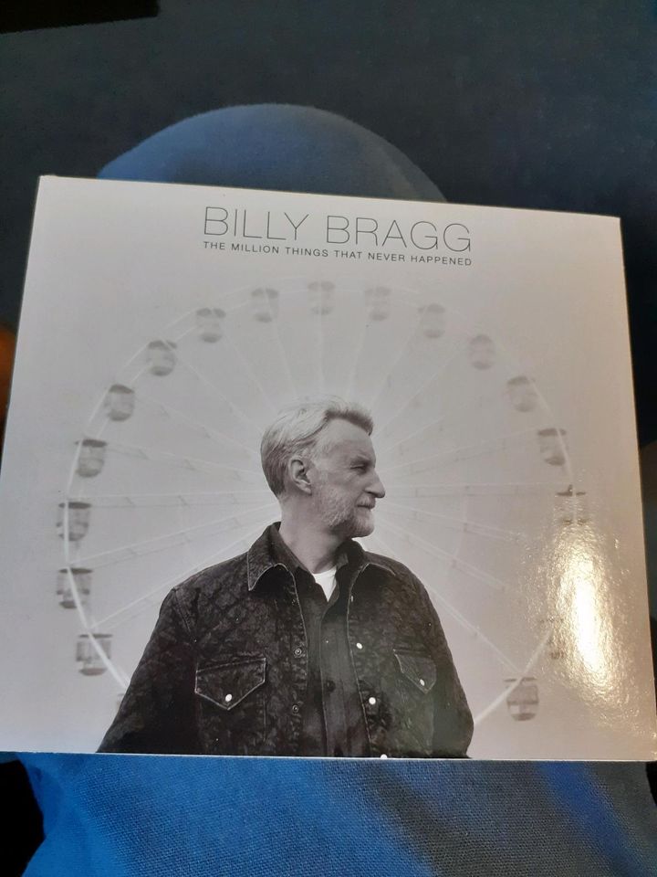 Billy Bragg- William Bloke und The Million Things That ... in Planegg