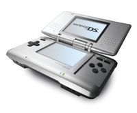 Nintendo DS - Konsole, silber 2 Stück+2 Spiele München - Allach-Untermenzing Vorschau