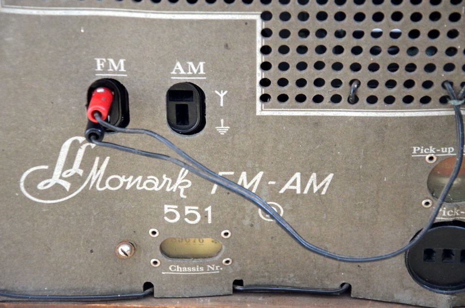 Röhrenradio MONARK 551 FM-AM in Kiel