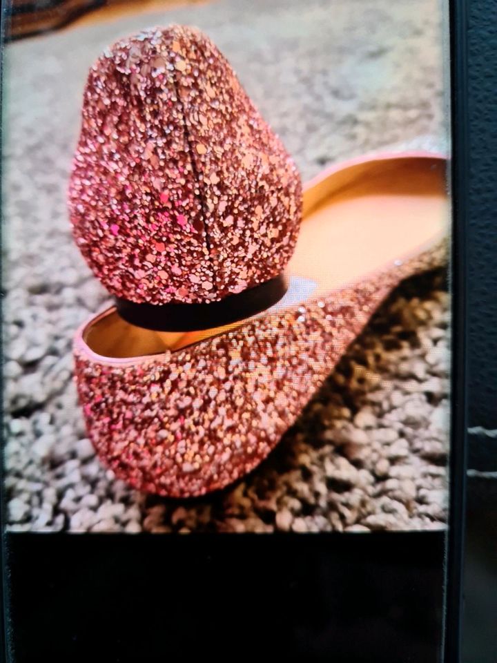 GLITZERBALLERINAS VON JIMMY CHOO in Rotenburg