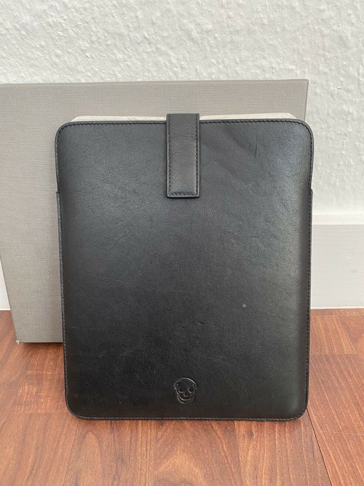 Alexander McQueen Ipad case scull hülle cover leder totenkopf in Frankfurt am Main