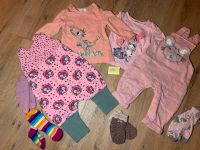 Baby Konvolut Kleidung Latzhosen langarmige Shirts Söckchen 62 Niedersachsen - Harsefeld Vorschau