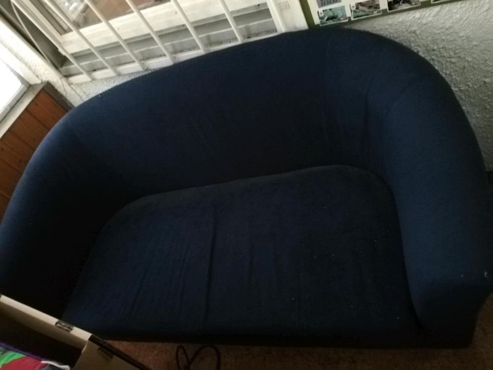 Kleine sehr leichte Couch, 2 Sitzer dunkelblau in Wandlitz