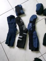 15 normale, mehrfarbige H.-Socken und 4 dickere Kniestrümpfe Nordrhein-Westfalen - Drolshagen Vorschau