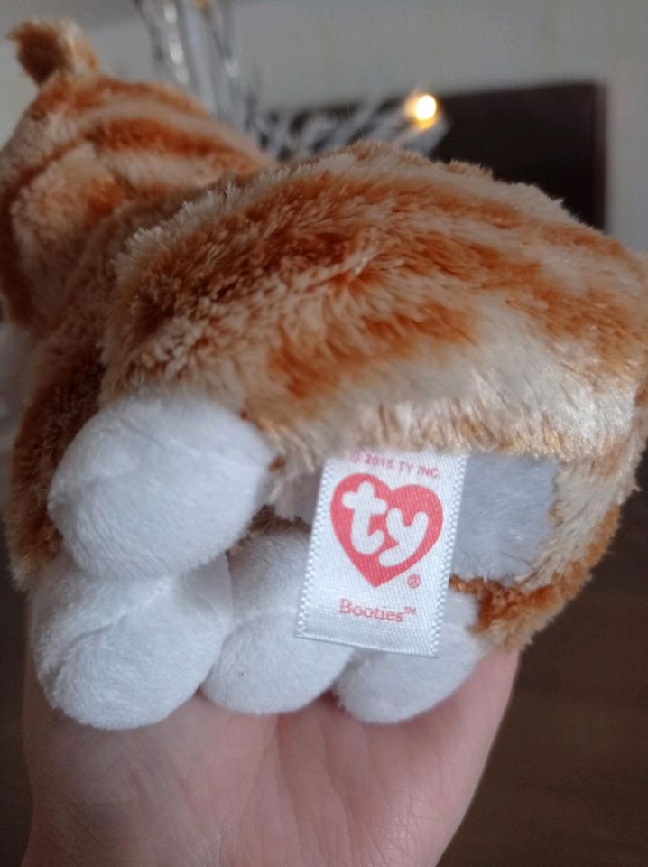 Beanie Baby "Booties" Red Tabby Cat in Burk