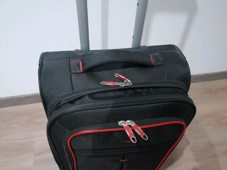 Stabiler schwarzer Reisekoffer mittelgroß Softcase (ca. 33l) in Breidenbach 
