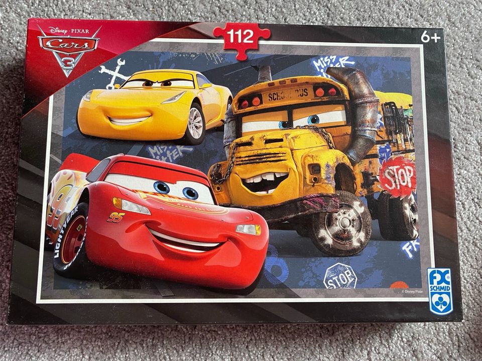 verschiedene Puzzle, Disney Frozen & Disney Cars in Rellingen