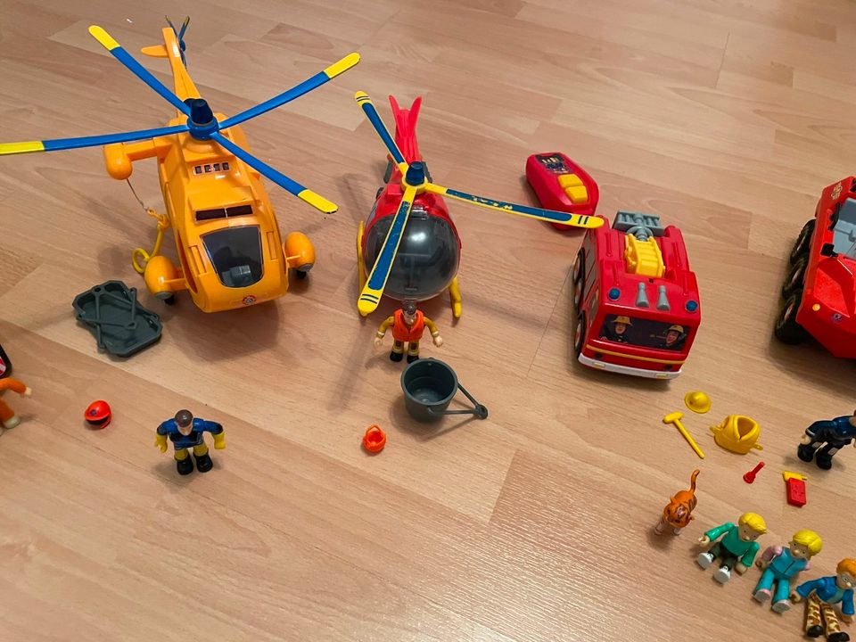 Feuerwehrmann Sam Boot Auto Hubschrauber Set Paket guter Zustand! in Mülheim-Kärlich