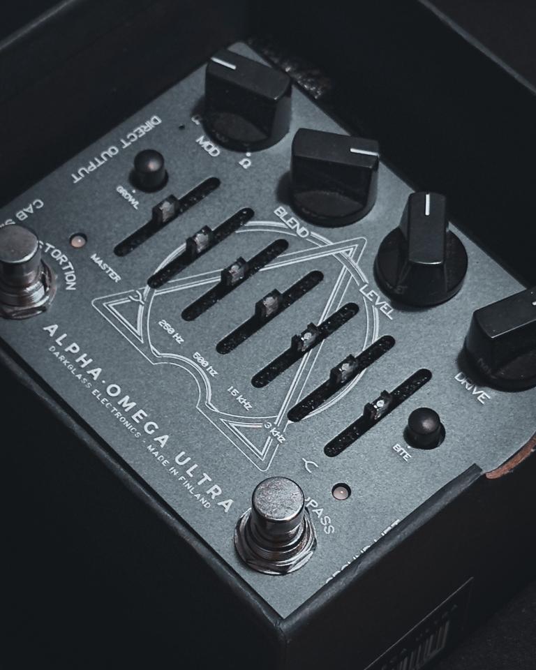 DARKGLASS - ALPHA OMEGA ULTRA (V1) BASS PEDAL NEU & *OVP* in Ratingen