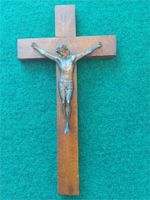 Holz-Kruzifix Jesusfigur aus Metall 45 x 24 cm Hessen - Wehretal Vorschau