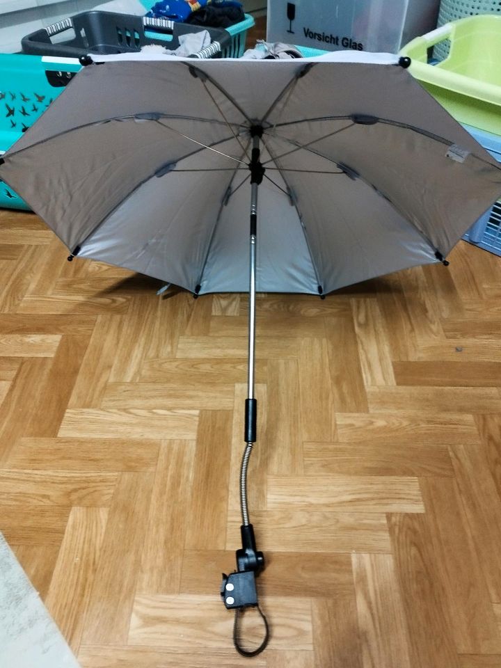 Kinderwagen Sonnen- u. Regenschirm in Friedrichshafen