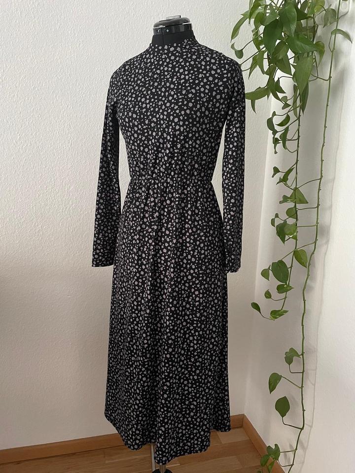 Pretty Little Thing Kleid langarm schwarz mit Tupfen Gr. 36 in Stuttgart