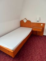 Bett ohne Matratze und ohne Lattenrost,Garderobe und Spiegel Mecklenburg-Vorpommern - Trassenheide Vorschau