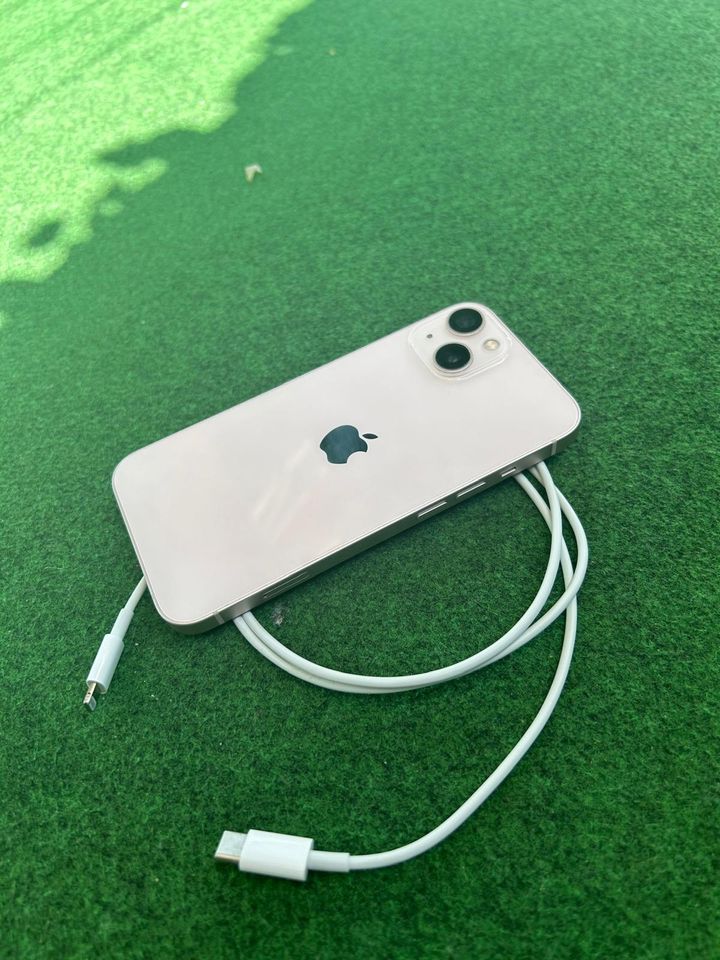 iPhone 13 128GB + Kabel in Berlin