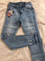 Jeans Takko mit Blumen destroyed S mid waist Schleswig-Holstein - Oststeinbek Vorschau