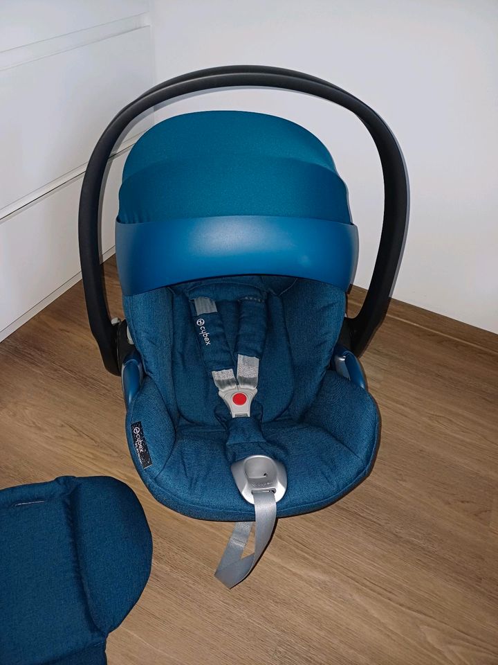 Cybex Cloud Z i-size plus Mountain blau Liegeposition Babyschale in Bad Neustadt a.d. Saale