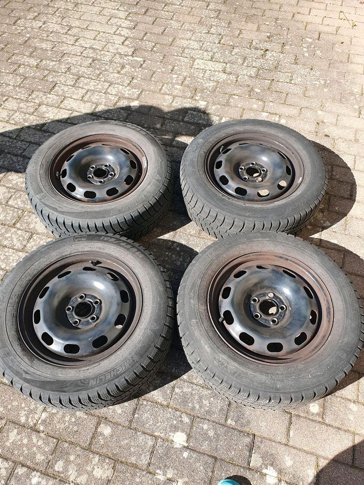 Stahlfelgen von VW incl. Winterreifen Michelin 195/65R15T in Gernsbach