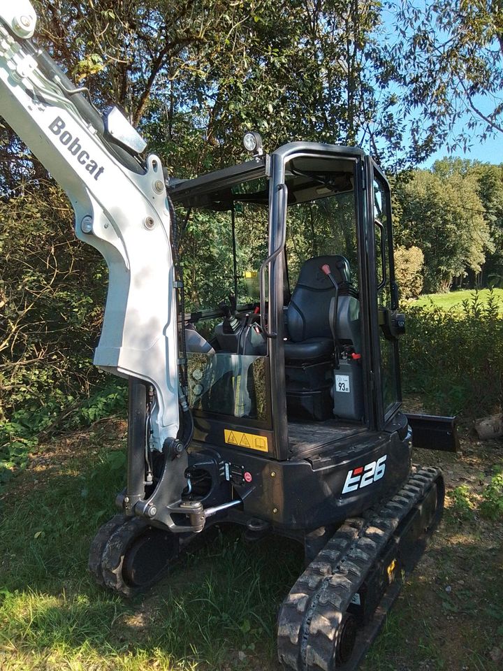 Bobcat E 26 Minibagger in Regen