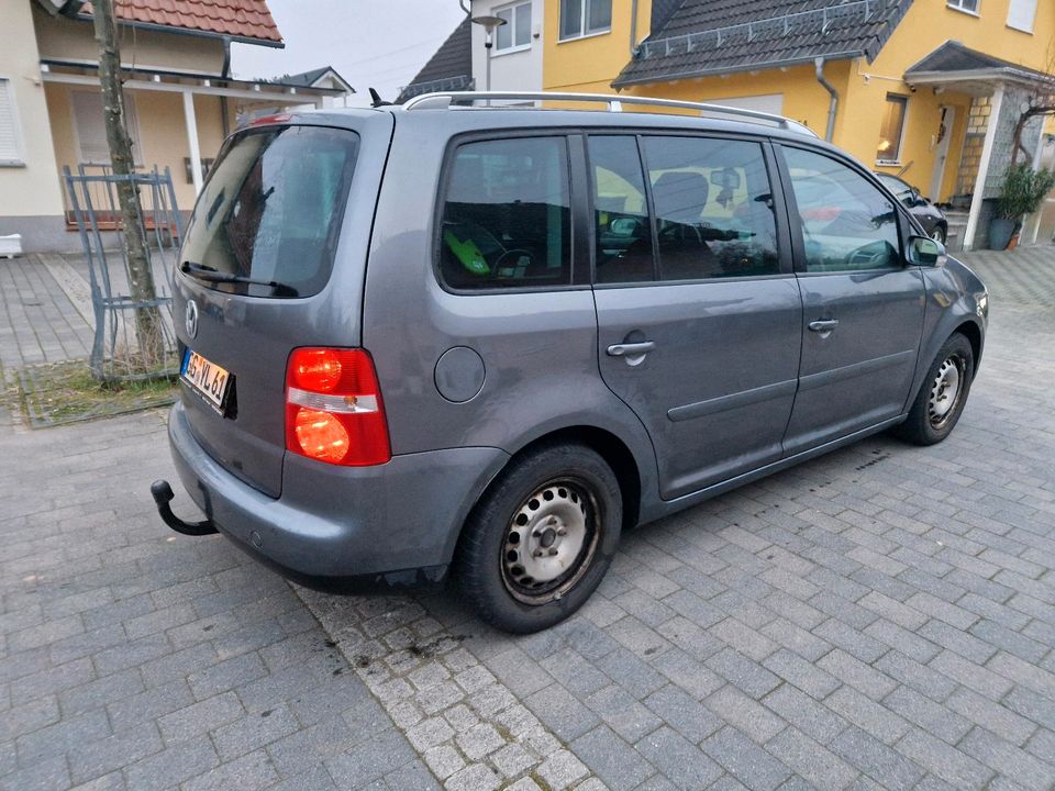 Vw Touran 2.0 TDI DSG Schibedach Standheizung in Rüsselsheim