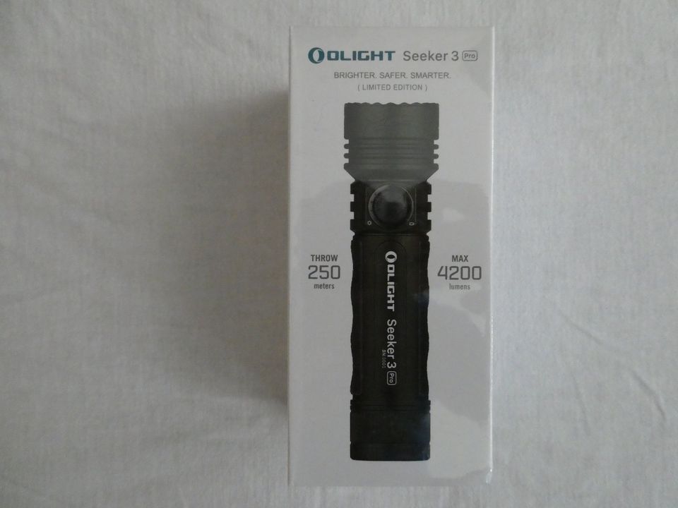 Olight Seeker 3 Pro 4200 Lumen " dunkelgrün " neu Taschenlampe in Balingen