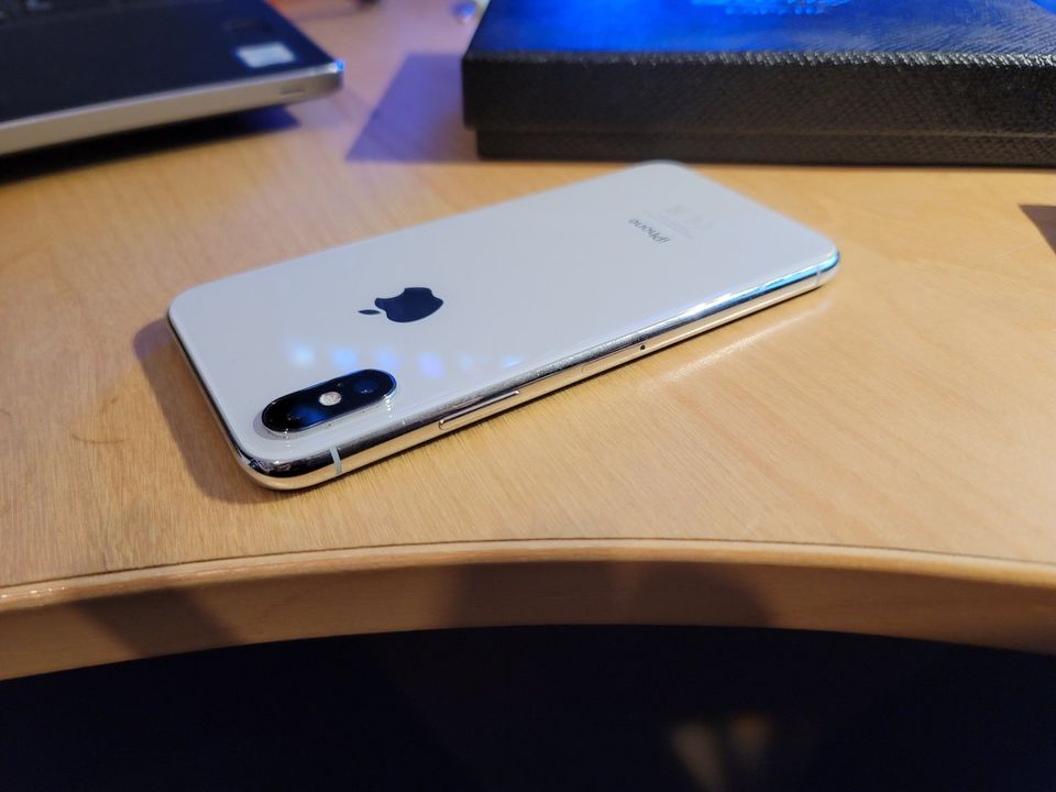 iPhone X 10 256GB Weiss-Silber mit viel Zubehör Wie NEU in Schwäbisch Gmünd