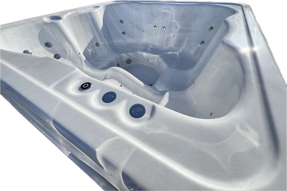 Acryl Whirlpool   Acryl Hot Tub   Neues Modell  225 cm x 225 cm in Rheinbach