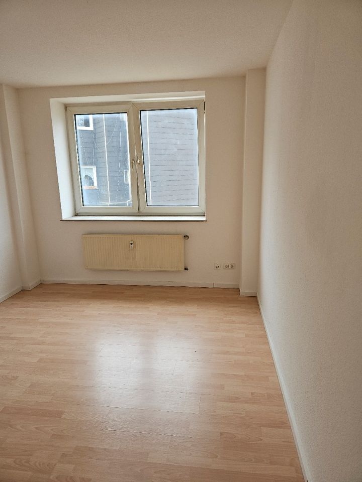 2-Zimmer-Wohnung Nr. 10 zu vermieten! Tel.: 0172/7416037 in Essen