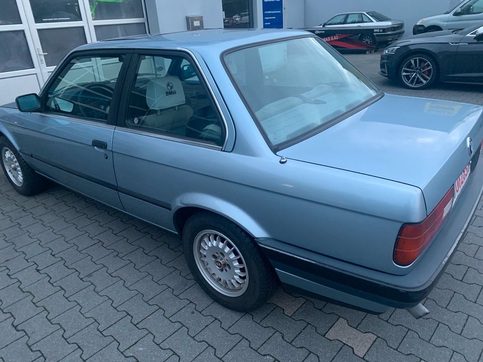 BMW E30  318 i  Automatik  1989  Abs ,Schiebedach in Berlin