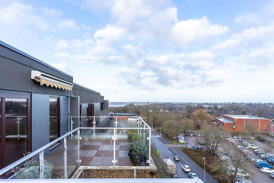 VERMIETET: Darf es ein bisschen Penthouse sein? - Maisonette-Wohnung mit Aufzug und Weitblick. in Flensburg