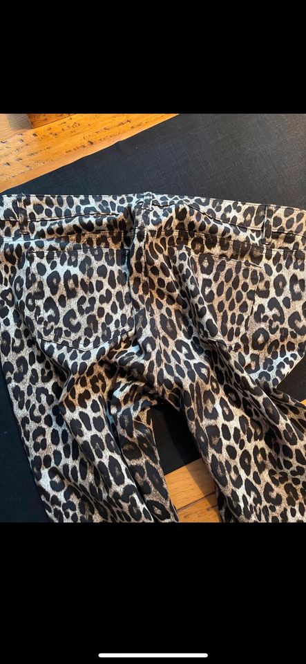 Michael Kors Jeans Leoprint Gr.44 in Saulheim