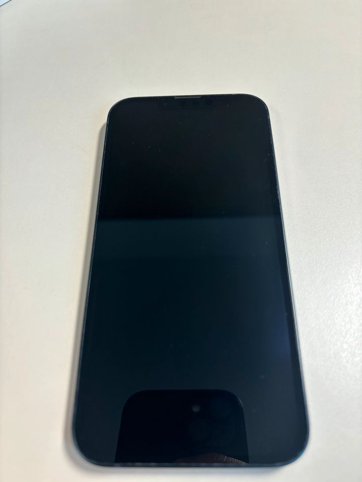 iPhone 13 - Rückseite gesplittert in Neuss