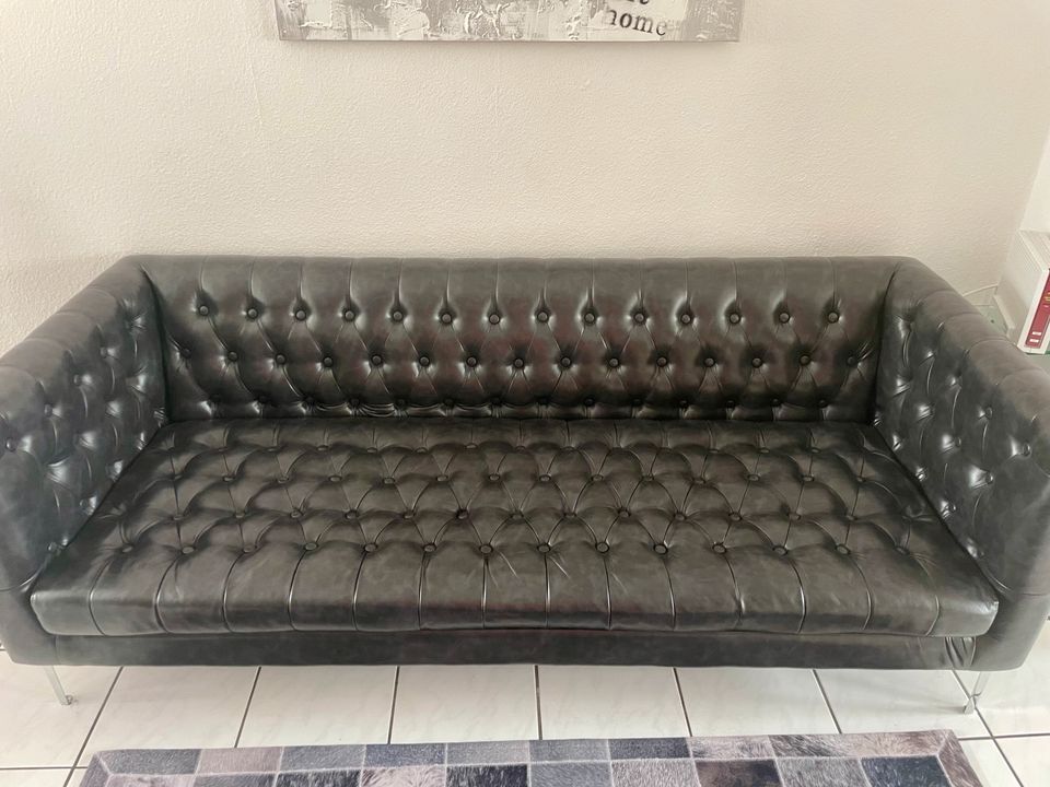 Sofa Chesterfield schwarz grau in Frankfurt am Main