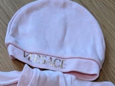 Versace newborn set 52 56 Mütze Hose Lätzchen Jäckchen rosa in Mainz