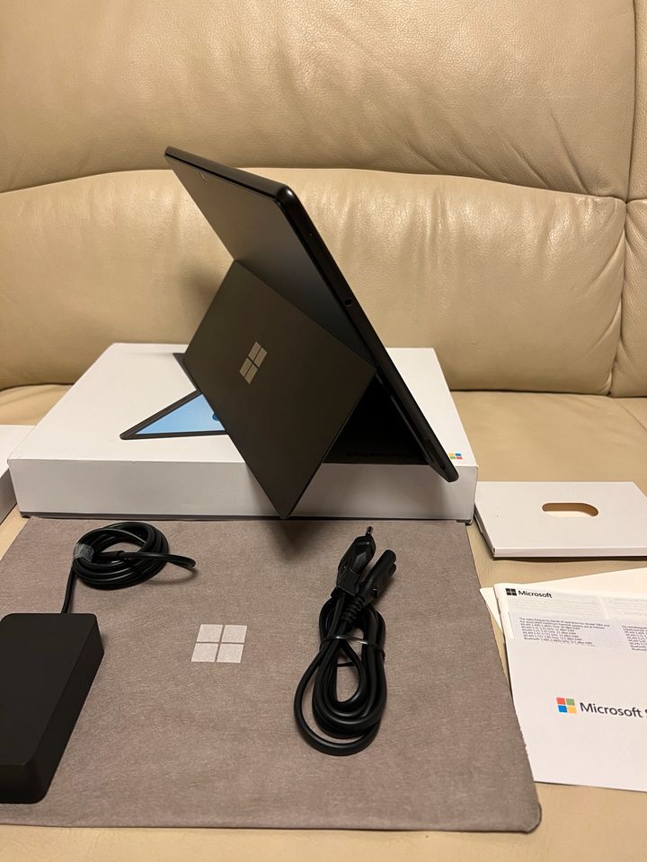 Microsoft Surface Pro 8, Wie Neu. Intel Core i5-8GB-256GB. in Rostock