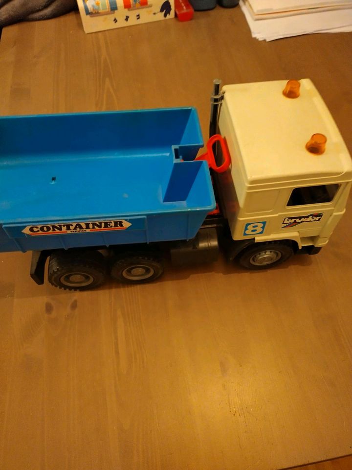 Container Lastwagen Bruder aus meiner Kindheit in Nürnberg (Mittelfr)