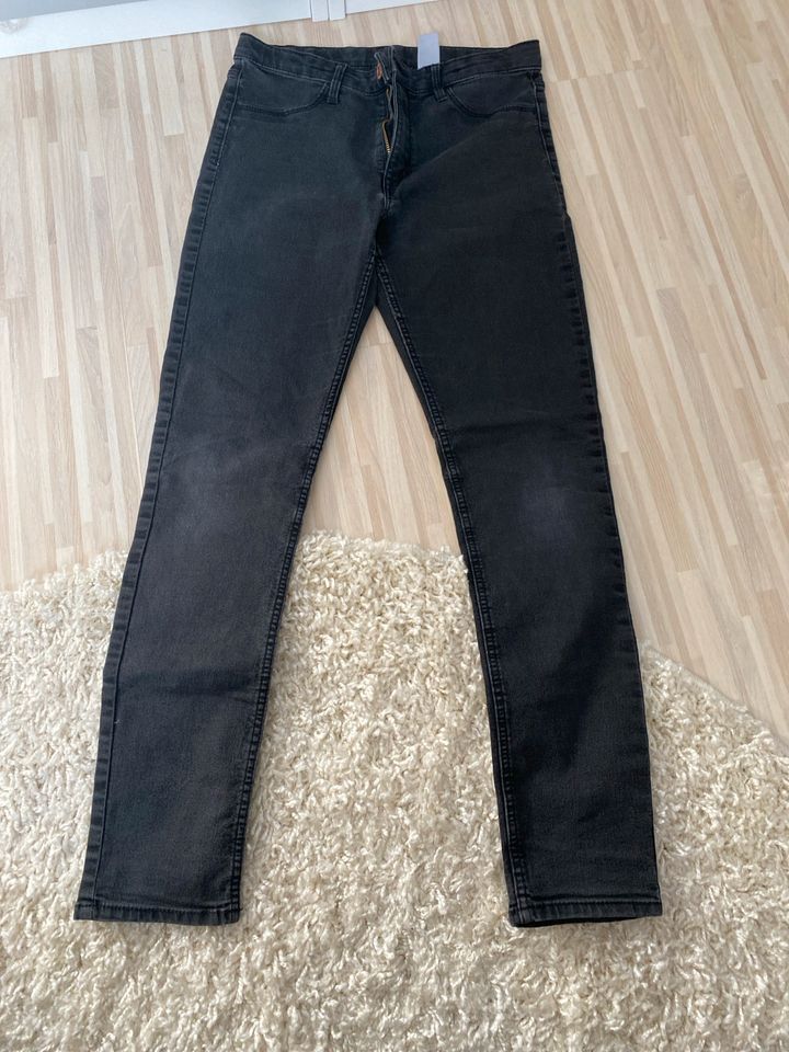 Jeans schwarz 152 in Krostitz