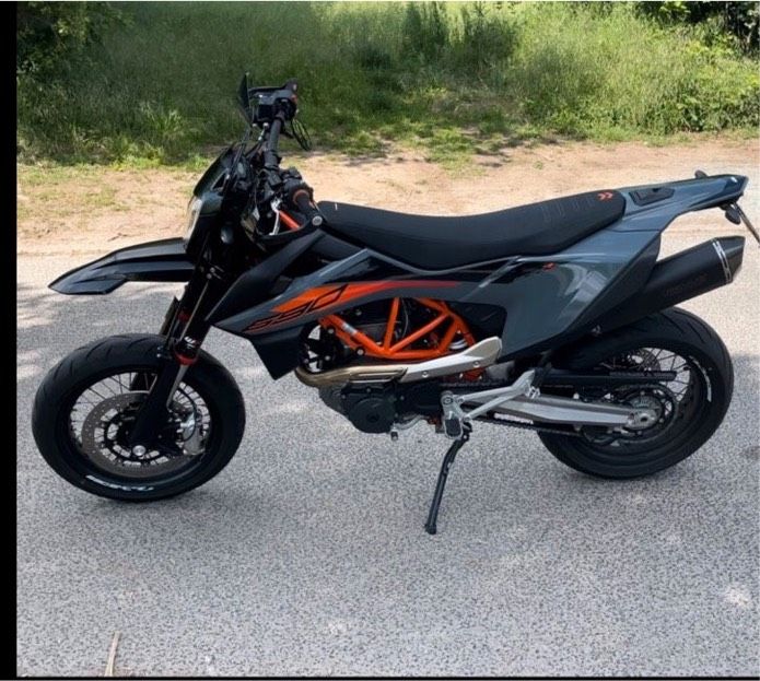 KTM SMCR 690, EZ 04.2023, Remus, kurzes Heck, Powerparts in Ahrensburg