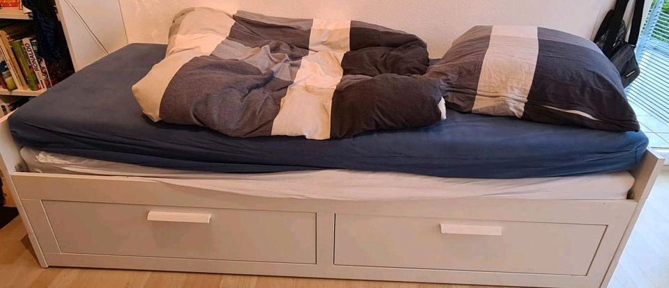 Bett IKEA Brimnes 80×200 (160x200) inklusive 2 Matratzen in Biberach an der Riß