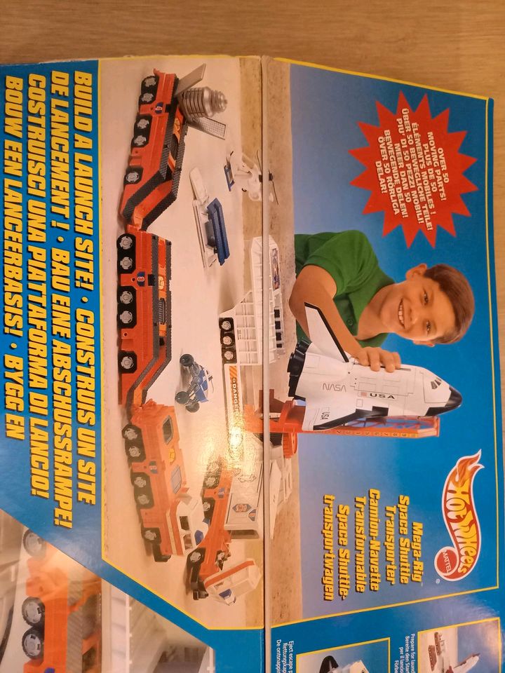 Hot Wheels Mega-Rig Space Shuttle Transporter in Lüdinghausen