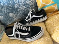 Vans Chucks Schuhe Classic 38 Trend Turnschuhe Niedersachsen - Lachendorf Vorschau