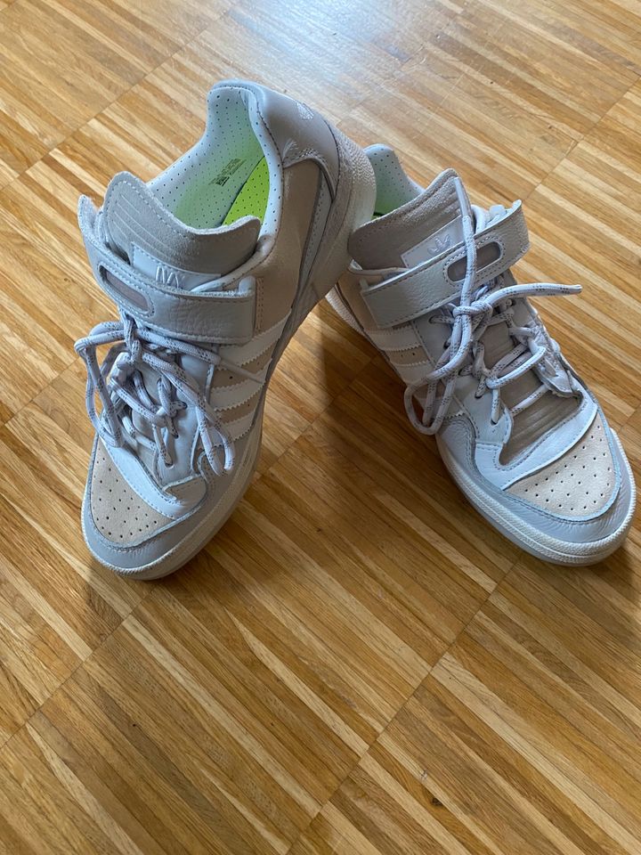 Adidas IVY Park Sneaker Schuhe off white in Mönchengladbach