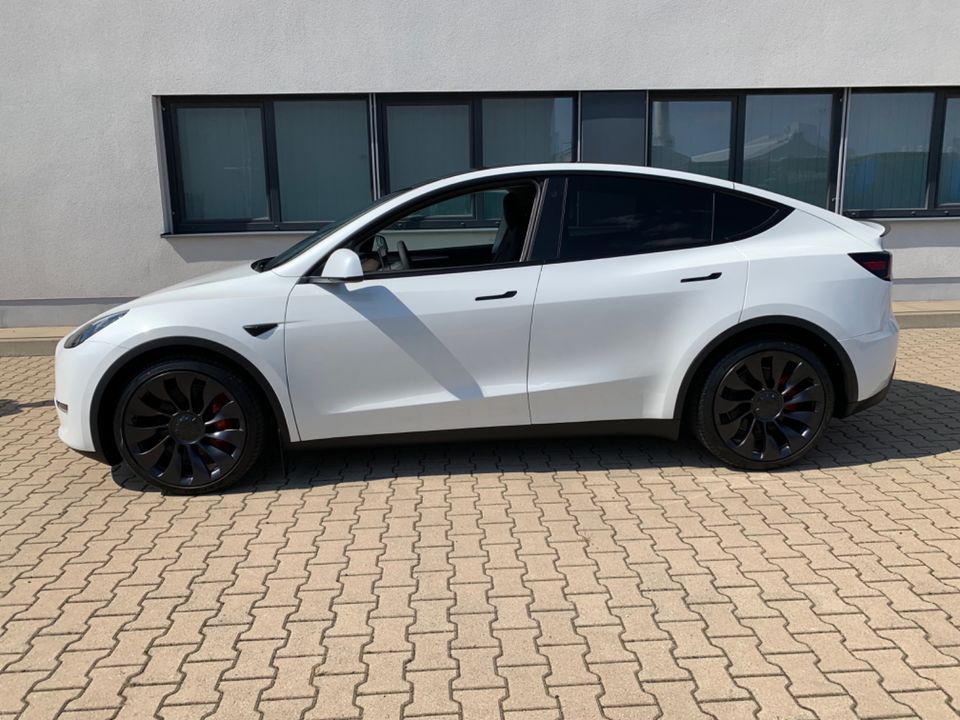 TESLA Model Y Performance USS, Keramikversiegelung in Bornheim